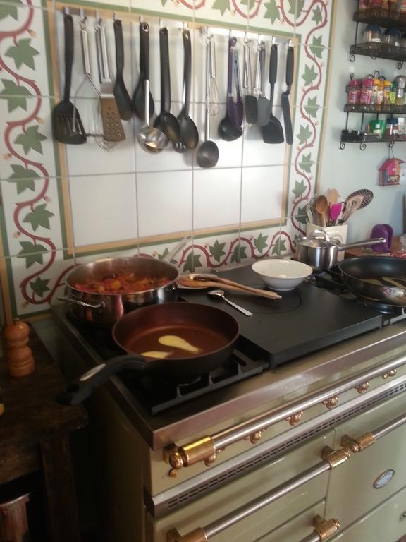 A L'Ombre Du Marronnier Gites La Peruse Стая снимка
